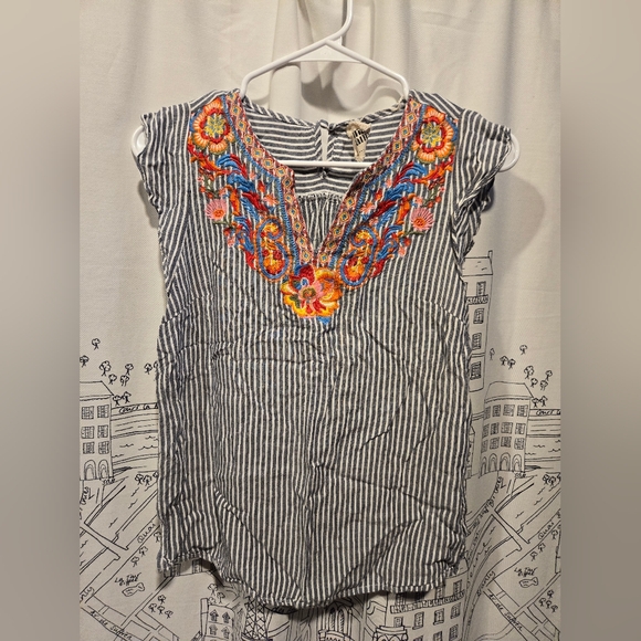 Savanna Jane Tops - EUC Women's Savanna Jane Sleeveless Striped Embroidered Top Size Small